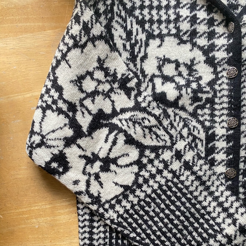 Vintage Pendleton Sweater, Houndstooth & Flowers - Picture 2 of 6